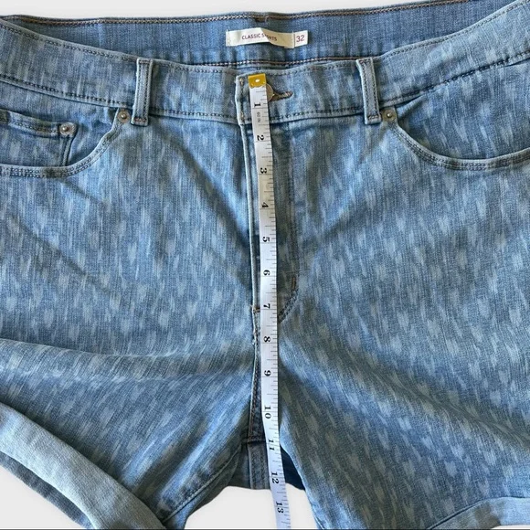 Levi’s Classic Shorts - Picture 10 of 15